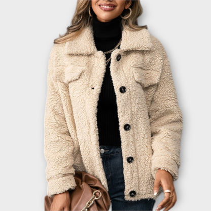Lucy – Mysig teddyjacka