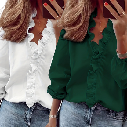 LORELEI™ - Tidlös V-ringad blus med volanger för avslappnad elegans