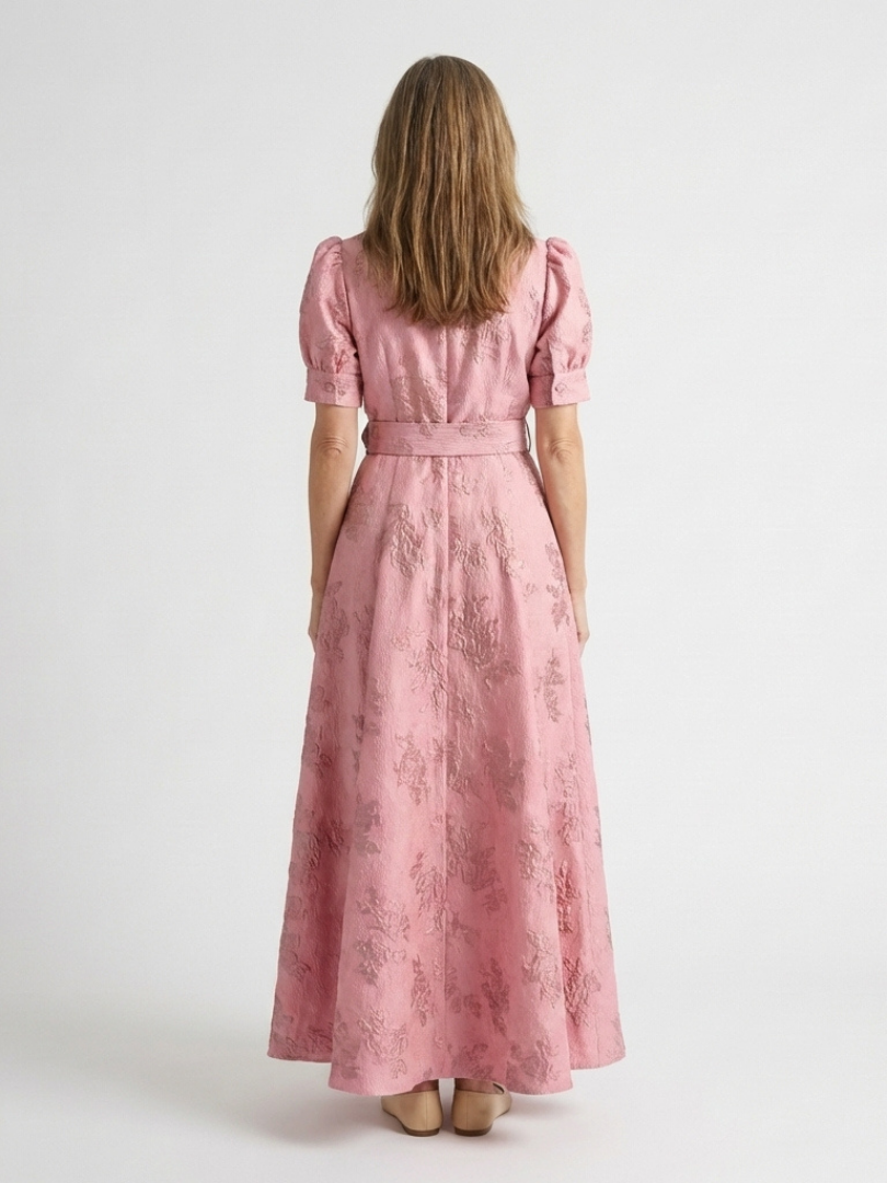 Xanthea - Kortärmad maxiklänning med skärp och blommig textur