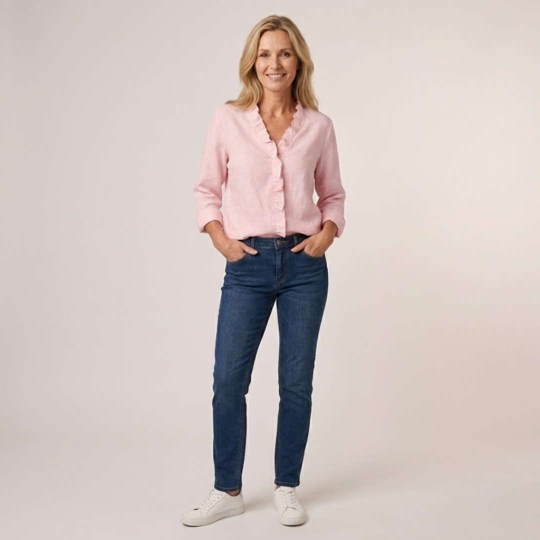 Delilah - Blus med volang och v-ringning