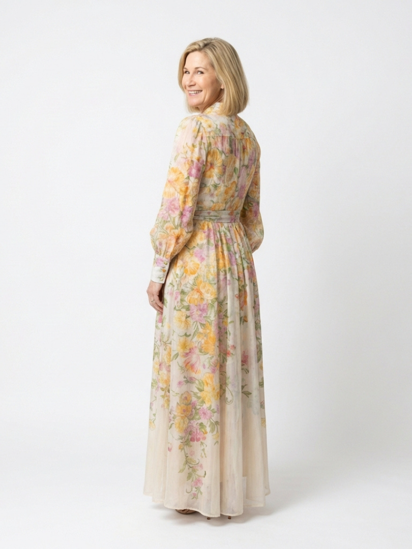 Cressida - Blommig, transparent maxiklänning med långa ärmar